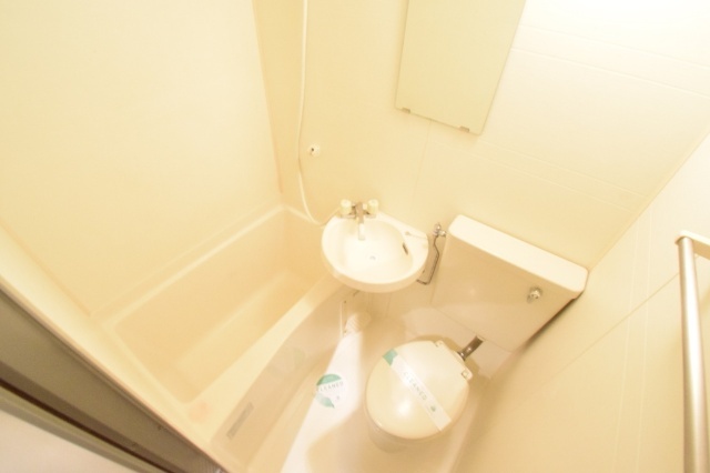 バス・シャワールーム　清潔感のある浴室です☆