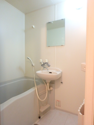 バス・シャワールーム　清潔感のあるバスルーム