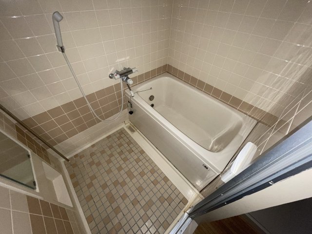 バス・シャワールーム　シンプルで機能的なユニットバスです！