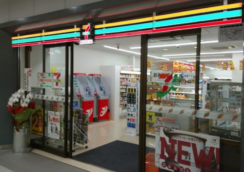 コンビニ　セブンイレブン ハートインJR茨木駅改札口店（コンビニ）まで307m