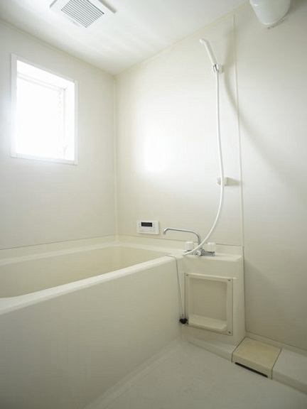 バス・シャワールーム　追い焚き機能付きです♪