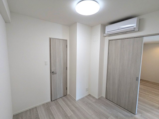 その他設備　4帖洋室、ウォークインクローゼット、リビングと各洋室にエアコ