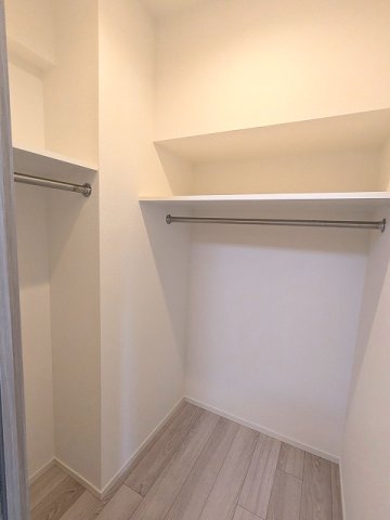 収納　4帖洋室のウォークインクローゼットです