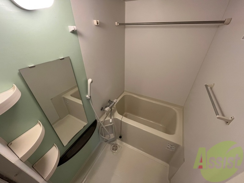 バス・シャワールーム　お風呂は混合水栓なので誰にでも使いやすいです！