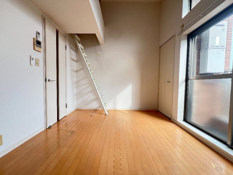 居室・リビング　１０２号室写真