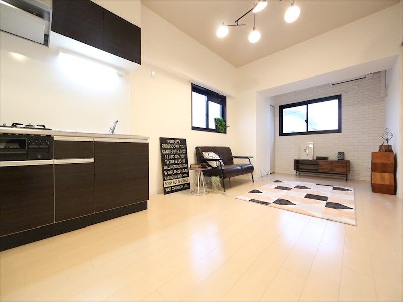 居室・リビング　ＬＤＫ13.1帖　2面採光　エアコン完備　システムキッチン