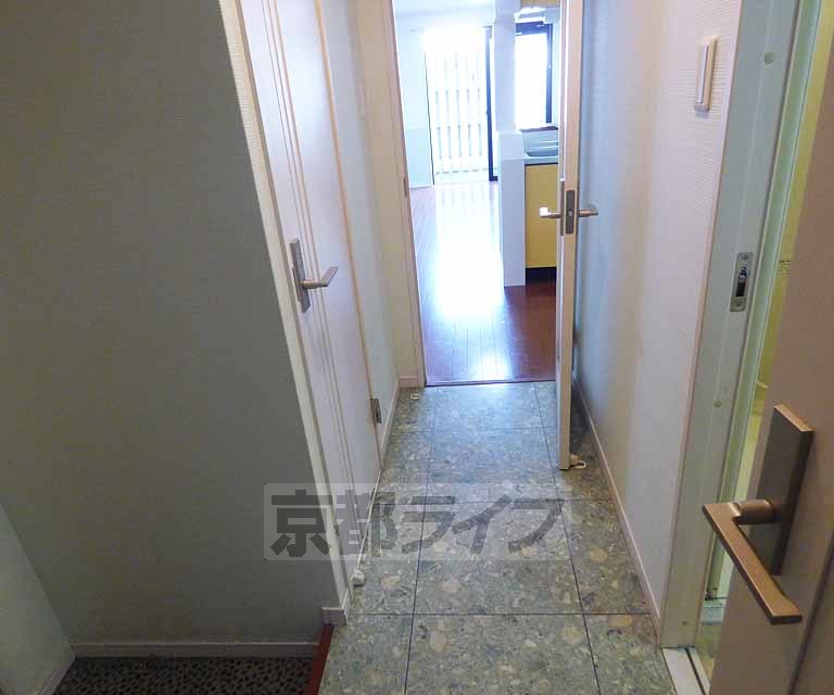 その他部屋・スペース　光り輝く廊下です