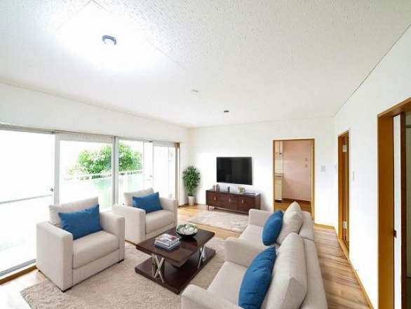 居室・リビング　CGで家具等を配置したもので家具等は含まれません