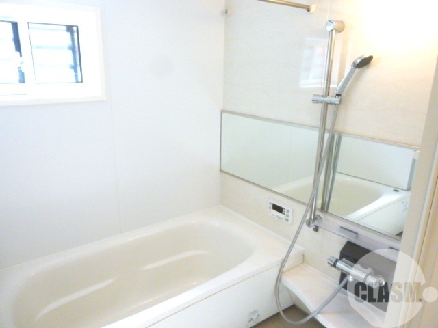 バス・シャワールーム　浴室乾燥機＆追焚機能付き広々バスルーム♪