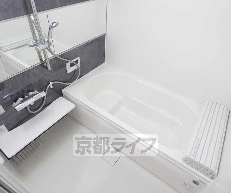 バス・シャワールーム　清潔感のあるバスルーム。