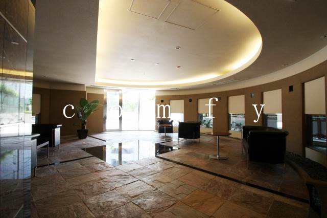 建物外観　高級感漂うロビー