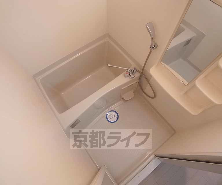 バス・シャワールーム　ゆったりセパレートの浴室です。