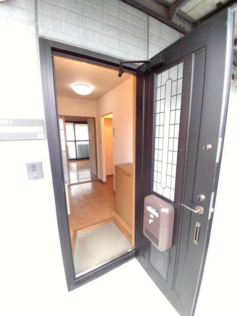 玄関　玄関からの様子。