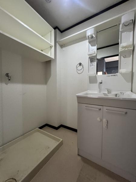 洗面設備　朝の身支度に便利な独立洗面台♪