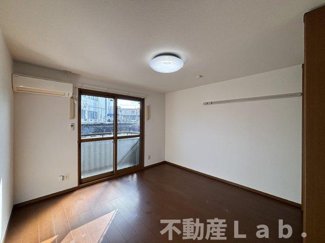 居室・リビング　※同一建物別号室のお写真です。