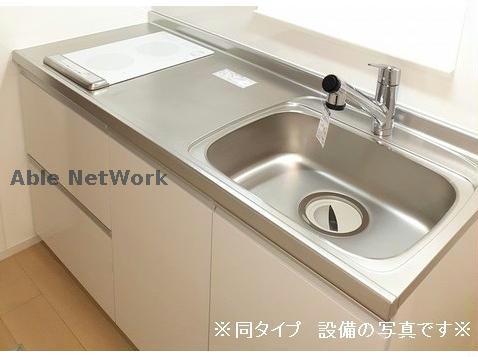 キッチン　※同型タイプ参考写真