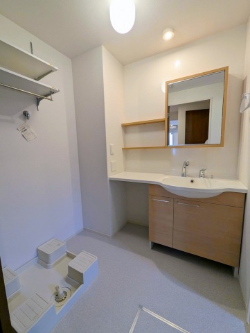 洗面設備　大型洗面化粧台