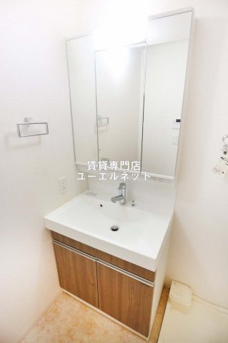 洗面設備　清潔感ある独立洗面台で毎日気持ちよく♪