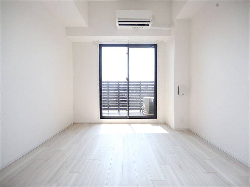 居室・リビング　洋室6.7帖　エアコン完備　クローゼット付　バルコニー