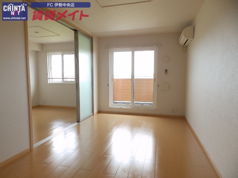 居室・リビング　同型参考写真