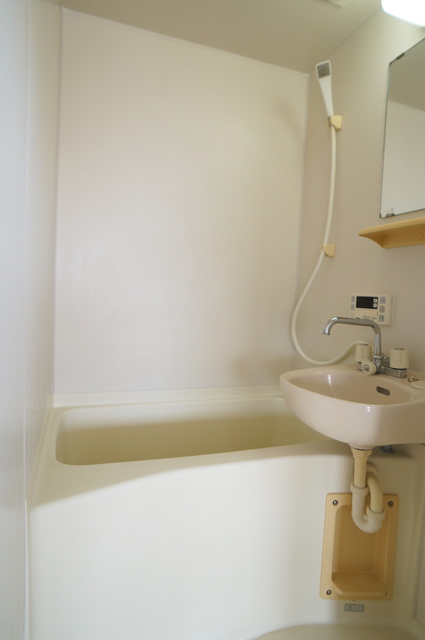 バス・シャワールーム　追い焚き機能付きバスなので経済的です☆