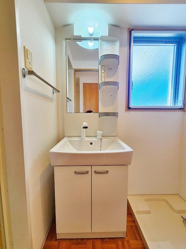 洗面設備　★独立洗面所/シャワーヘッド付き★