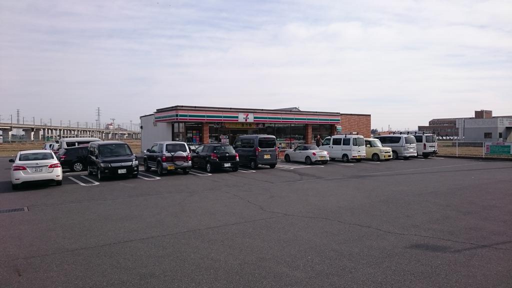 コンビニ　セブンイレブン藤岡中央高校前店（コンビニ）まで825m