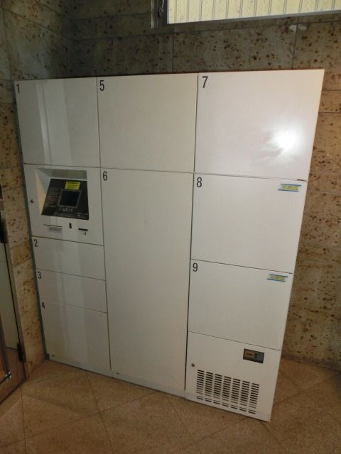 玄関　靴箱完備の玄関です。