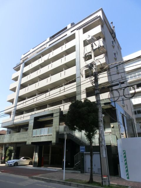 建物外観　外壁タイル張りのマンション