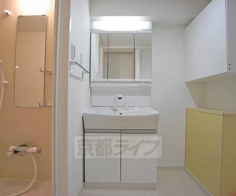 洗面設備　独立洗面台、新設しました。