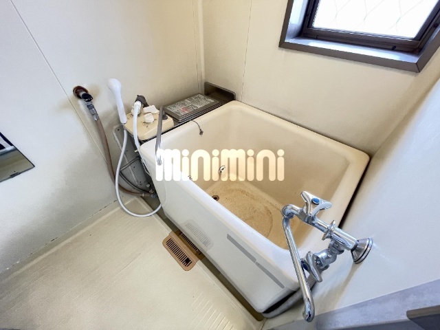 バス・シャワールーム　シャワー付き洗面台