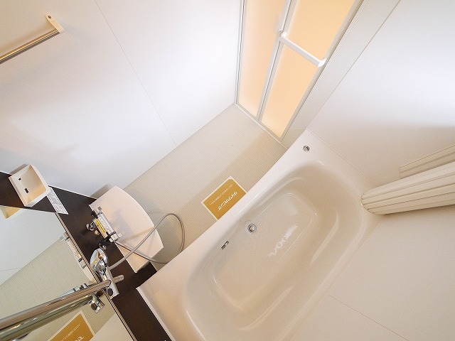 バス・シャワールーム　落ち着いた空間のお風呂です