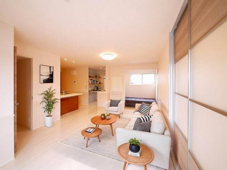 居室・リビング　CGで家具等を配置したもので家具等は含まれません