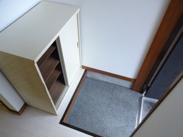 玄関　同一建物１０２号室の写真掲載