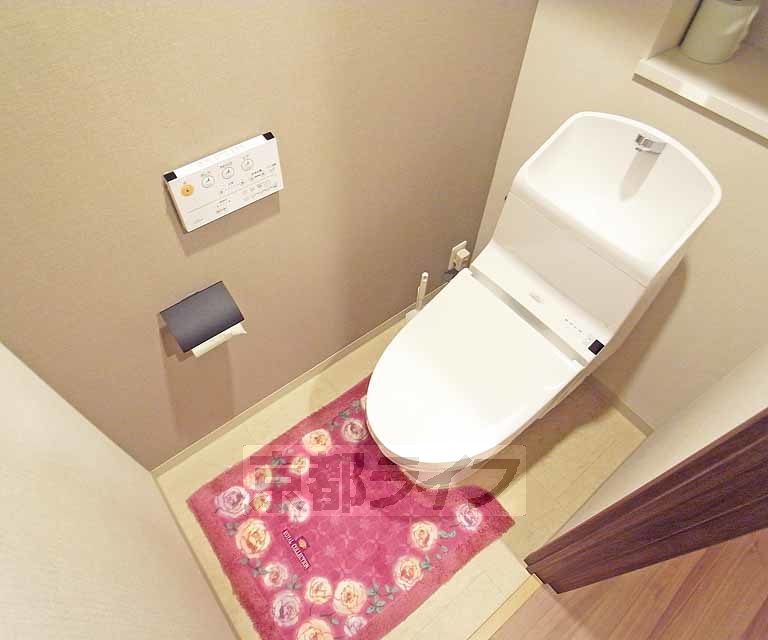 トイレ　キレイなウォシュレットトイレですね。
