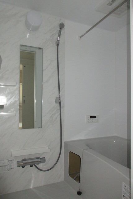 バス・シャワールーム　追焚給湯付きバス