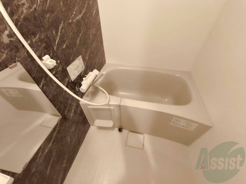 バス・シャワールーム　お風呂になります。一日の疲れを癒してくださいね。