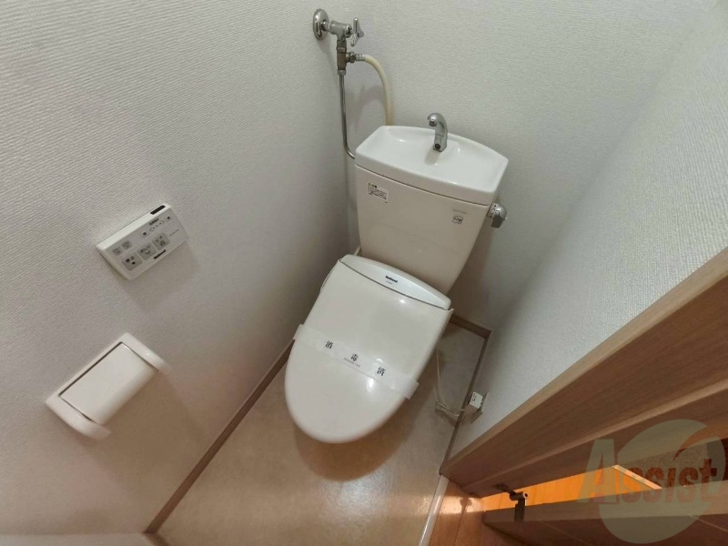 トイレ　こちらはトイレです。清潔感があり、安心して使用できます。