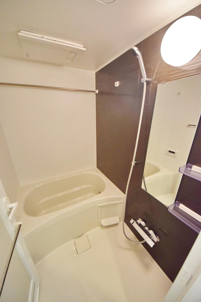 バス・シャワールーム　※別部屋参考写真