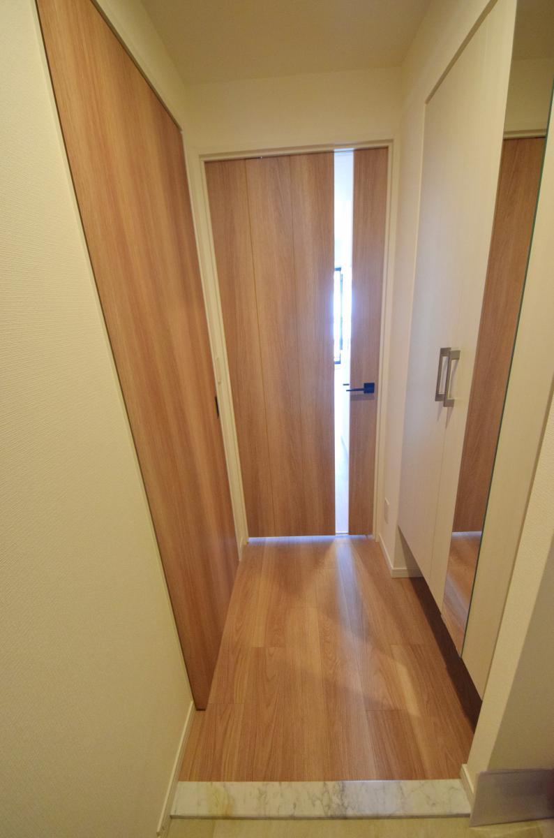 玄関　※別部屋参考写真