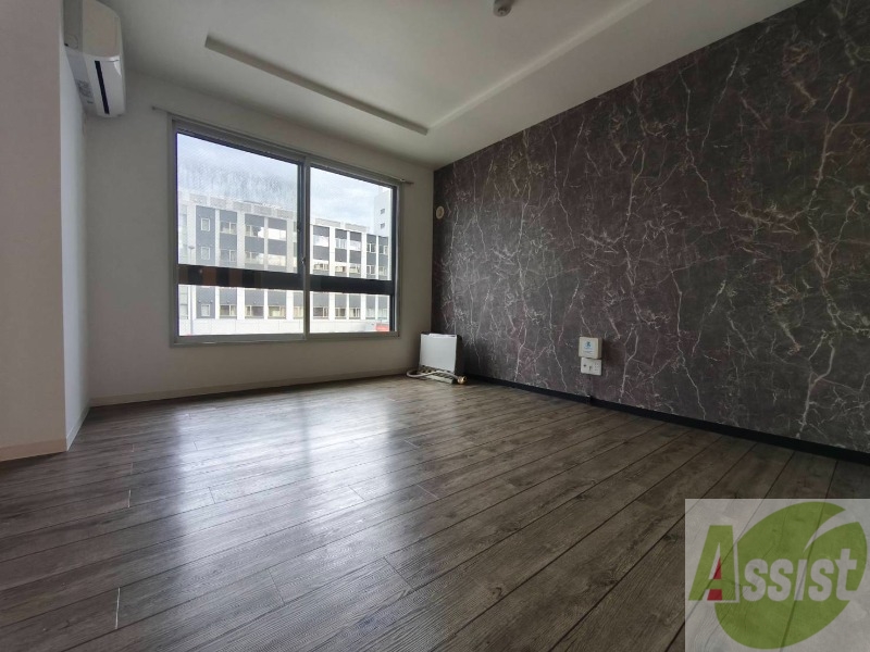 居室・リビング　広々としたリビングですね。使い勝手がよさそうですね！