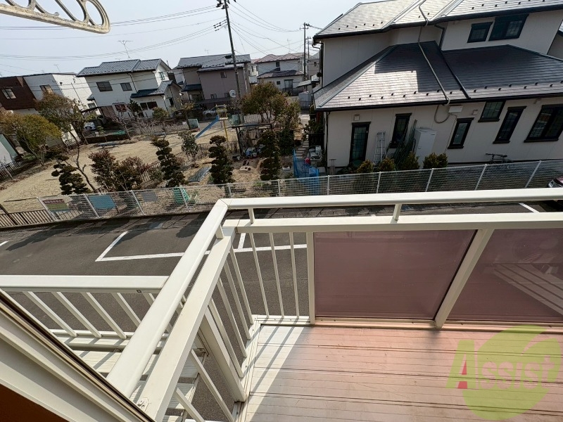 バルコニー　バルコニーに物干しがあるので洗濯物が干せます。