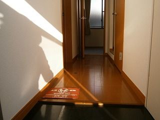 玄関　仕様・設備は現況と異なる場合があります。現況優先。