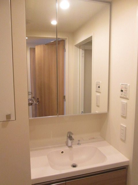 洗面設備　★★朝の身支度に嬉しい独室洗面台★★