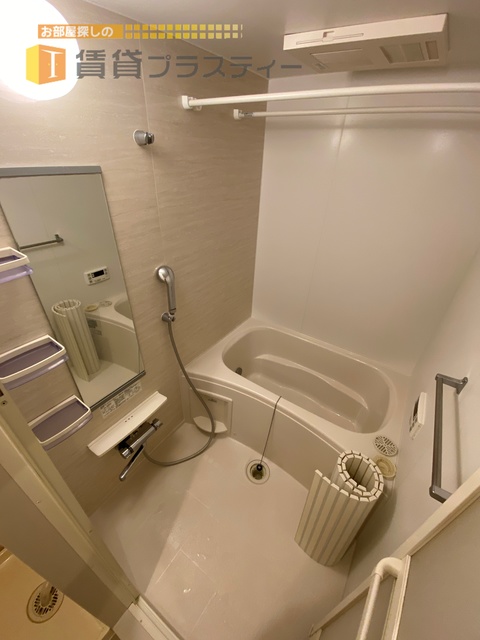 バス・シャワールーム　１日の疲れをバスルームでゆっくりと…。