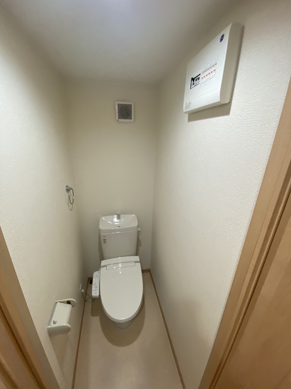 トイレ　嬉しい温水洗浄便座♪