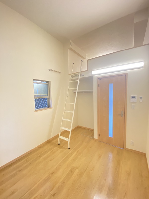 居室・リビング　こちらのリビングで趣味の時間をお楽しみください♪