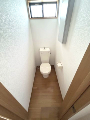 トイレ　別のお部屋の参考写真です