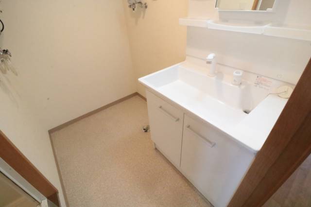 洗面設備　広々脱衣所スペース♪