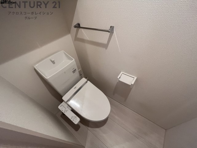 トイレ　温水洗浄便座付きのトイレです♪